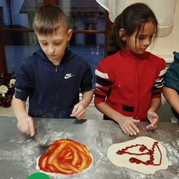 Jak odwrócić koc, na którym się stoi bez schodzenia z niego? Zobaczcie sami !